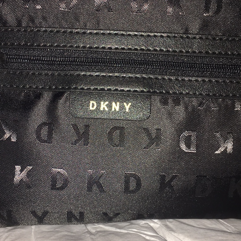 Graffiti Backpack 🤩 - Picture 3 of 3